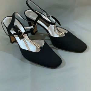 Beautiful shoes with leather sole.